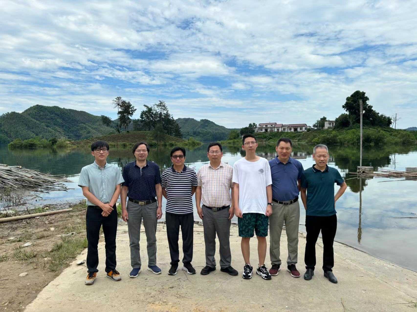 Nanjing Forestry University Professors Visit Factory to Explore Bamboo Resources Development and Utilization
